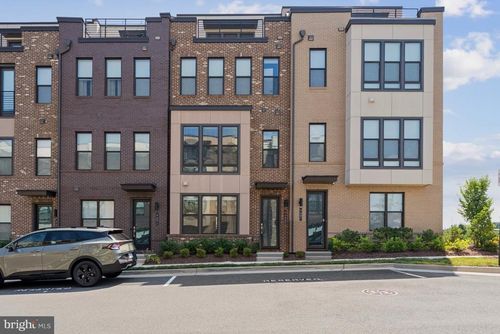 4689 Charger Pl, CHANTILLY, VA, 20151-2147 | Card Image