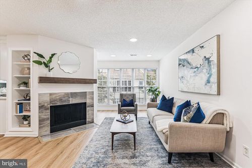 apt-201-12105 Greenway Ct, FAIRFAX, VA, 22033-2565 | Card Image