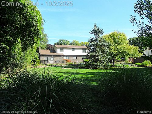 34621 Beechwood St, Farmington Hills, MI, 48335-4010 | Card Image