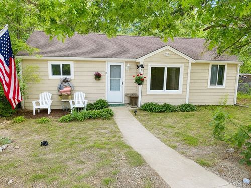 8 Jocelyn Ave, Plymouth, MA, 02360-2723 | Card Image