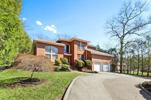 49 Forest St, Saugus, MA, 01906-3218 | Card Image