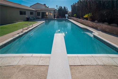 6420 Singingwood Ln, Las Vegas, NV, 89107-2463 | Card Image