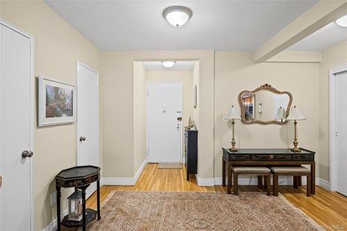 apt-b5-120 Morris Ave, Rockville Centre, NY, 11570-4238 | Card Image
