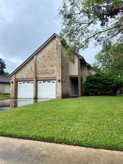 55 N Bachelor Button Street, House other with 3 bedrooms, 2 bathrooms and null parking in Lake Jackson TX | Image 1