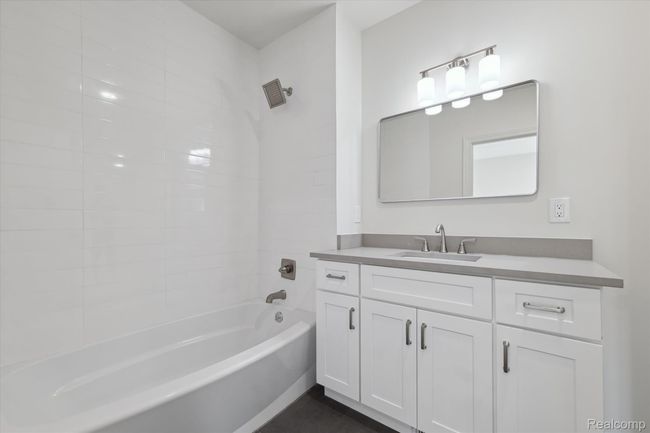 29-1105-Ivyglen-Cir-Bloomfield-Hills-MI-48304-WindowStill-39.jpg | Image 26