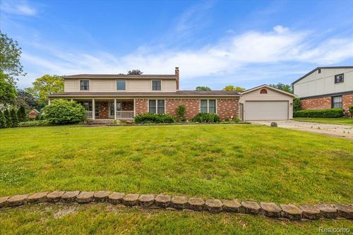 3129 Sandy Creek Dr, Shelby Township, MI, 48316-3952 | Card Image