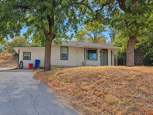 636 E Columbia Dr, Azle, TX, 76020-4108 | Card Image