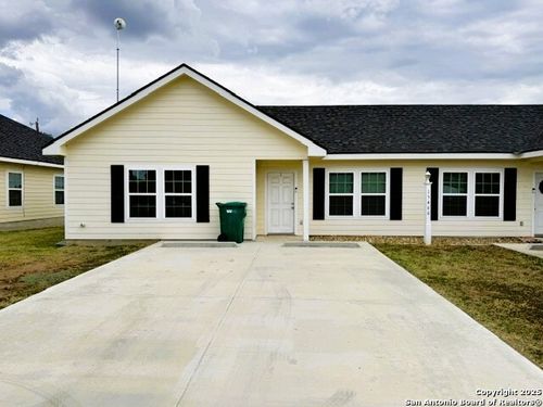1-15460 Cottage St, Lytle, TX, 78052-3496 | Card Image