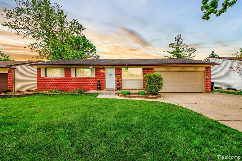 Bender Dr, Sterling Heights, MI 48313