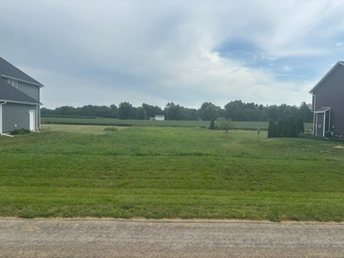 113 Prairie Falcon Dr, Le Roy, IL, 61752-9630 | Card Image