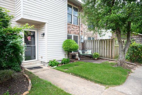 32 Hampshire Circle, Little Rock, AR, 72212 | Card Image