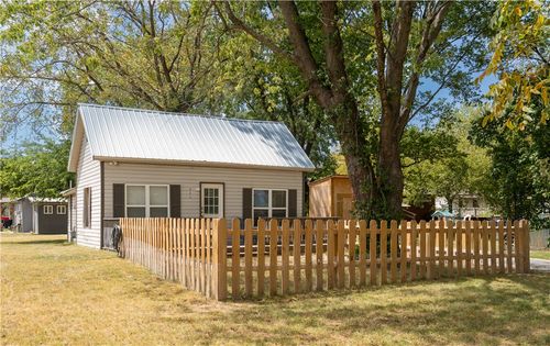 311 3rd Ave Sw, Gravette, AR, 72736-8624 | Card Image
