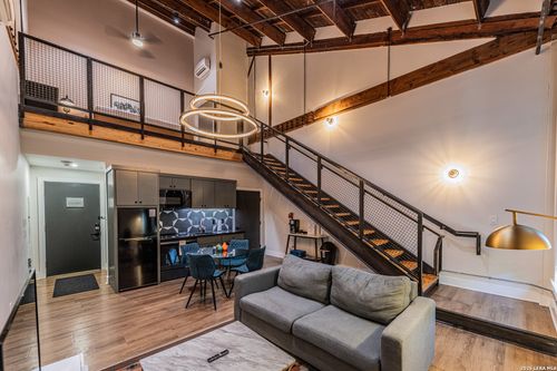 1425 S Flores St, San Antonio, TX, 78204-1670 | Card Image