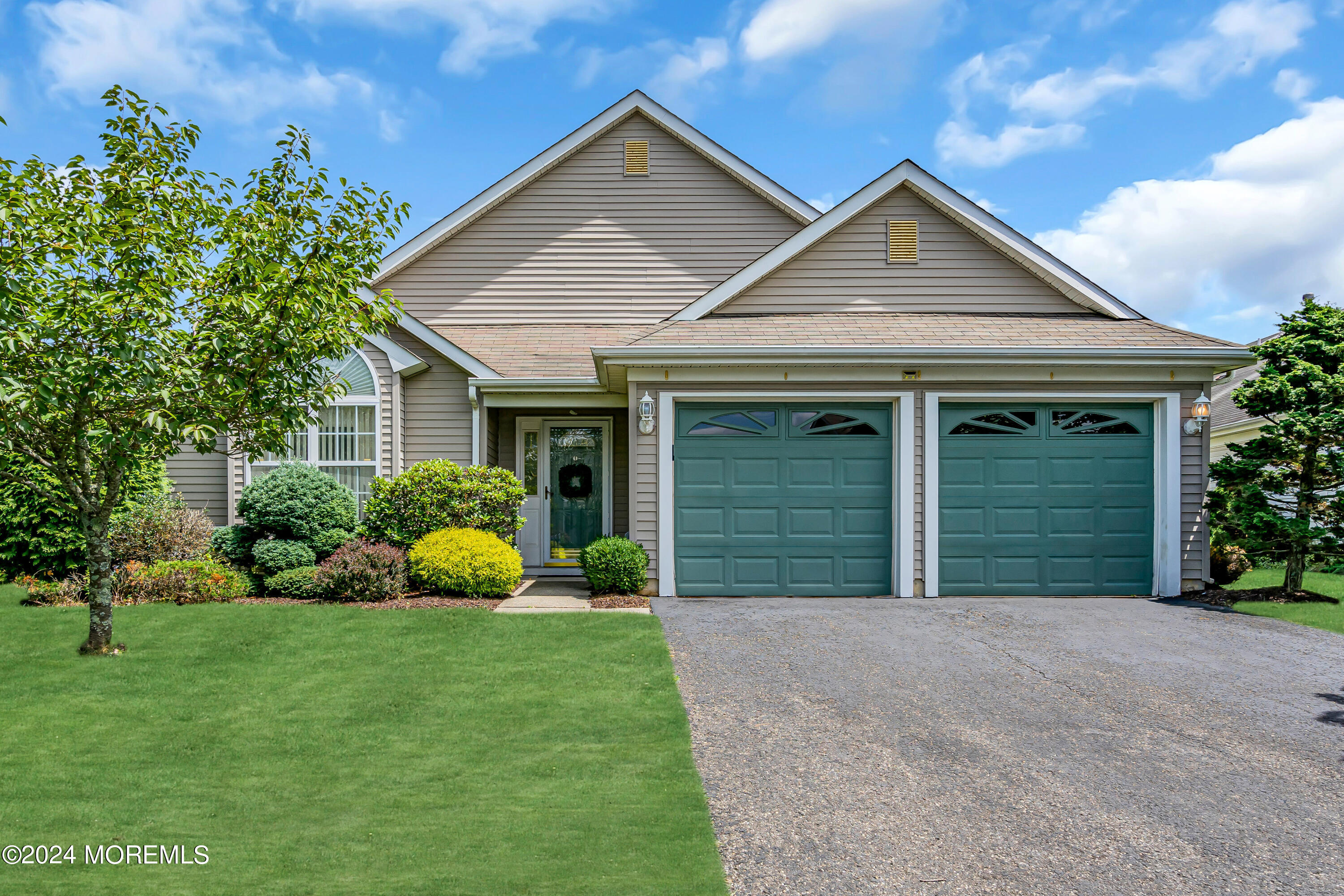 Rosewood Dr, Lakewood, NJ 08701