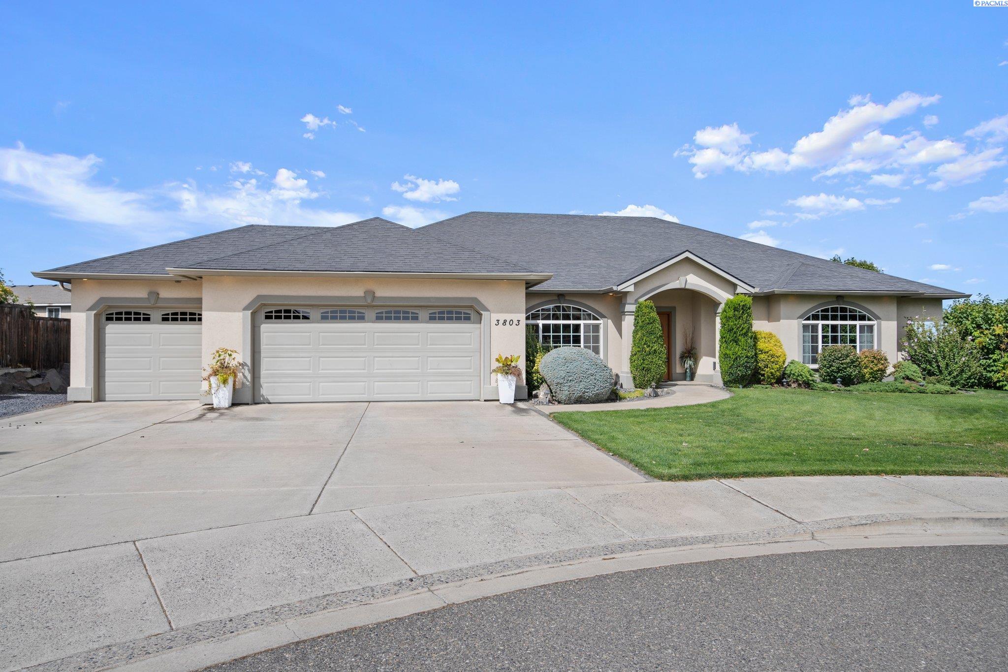Santa Anna Loop, Pasco, WA 99301