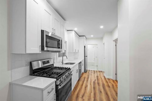425 7th St, Fairview, NJ, 07022-1121 | Card Image