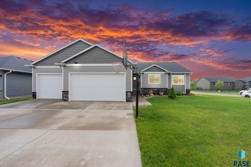 4001 S Catcher Ct, Sioux Falls, SD, 57110-6868 | Card Image