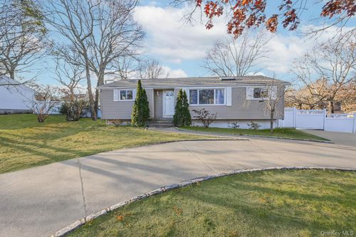 172 Horseblock Rd, Brookhaven, NY, 11719-9559 | Card Image