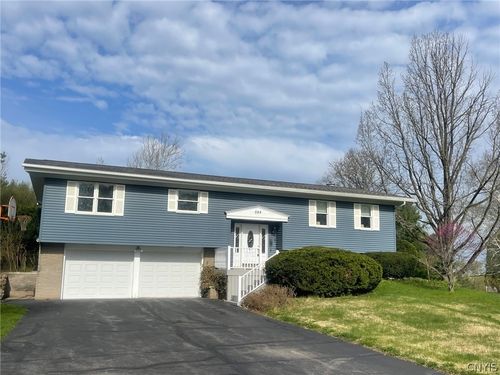 584 Stoneleigh Rd, Oneida, NY, 13421-1814 | Card Image