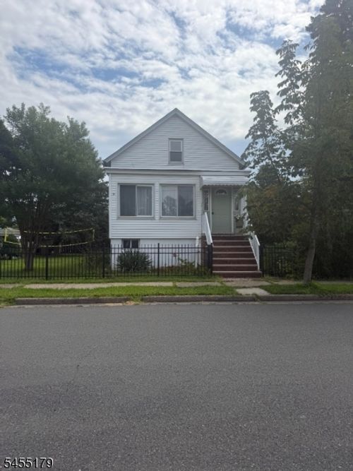 67 Oakland Ave, Edison, NJ, 08817-4232 | Card Image
