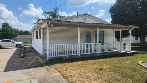527 E Cleveland Ave, Monett, MO, 65708-1750 | Card Image