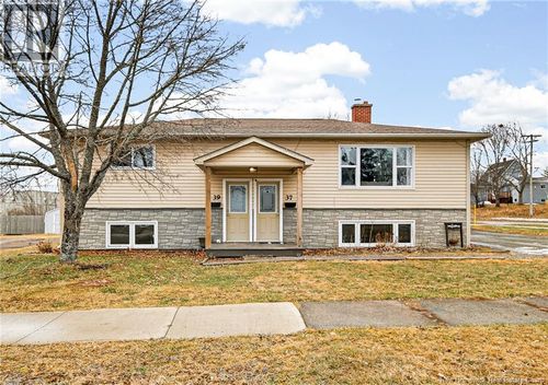 39 Mckay Ave, Moncton, NB, E1A3N2 | Card Image