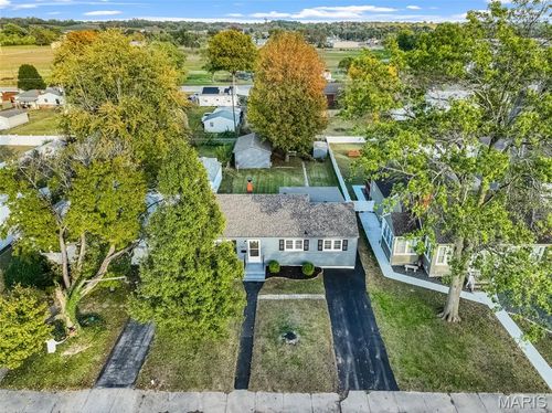 527 Metzger Ave, Wood River, IL, 62095-1745 | Card Image