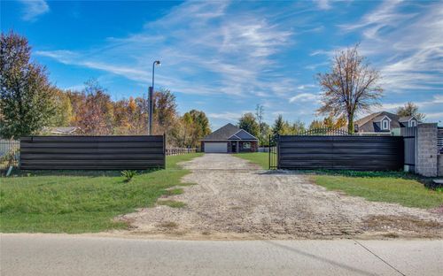 898 County Road 3556, Cleveland, TX, 77327-2195 | Card Image