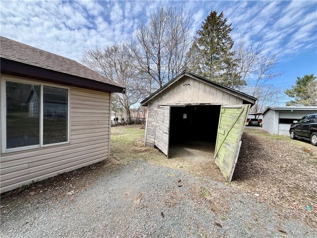 Garage on side of home | Image 15