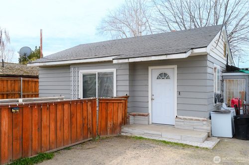 1002 Grandridge Rd, Grandview, WA, 98930-9603 | Card Image