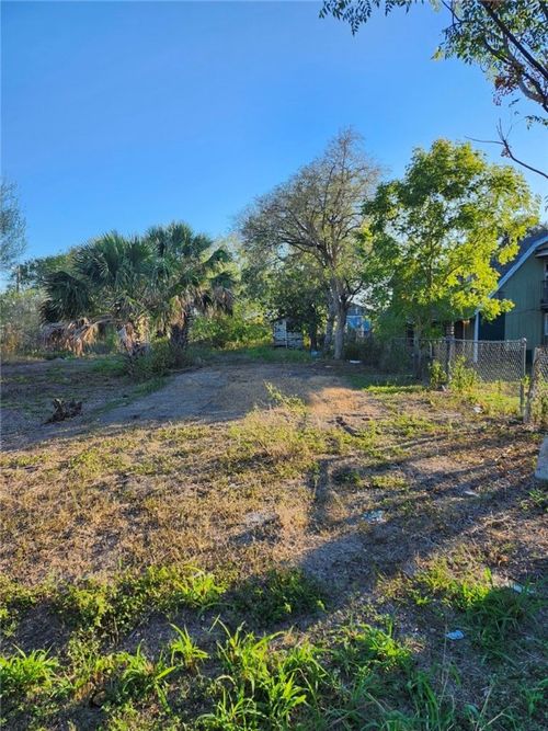 508 W Avenue B, Robstown, TX, 78380-3223 | Card Image