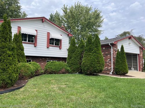 45162 Forest Trail Dr, Canton, MI, 48187-1716 | Card Image