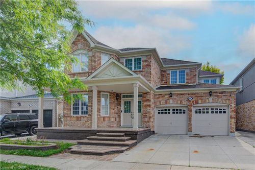 180 Arthur Fach Dr, Cambridge, ON, N1T2G2 | Card Image