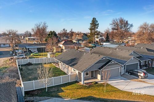 300 Crimson Cir S, Fruitland, ID, 83619-2419 | Card Image