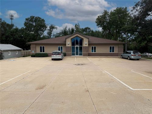 100-3717 Center Point Rd Ne, Cedar Rapids, IA, 52402-2944 | Card Image