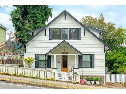 1105 Washington St, Oregon City, OR, 97045-1611 | Card Image