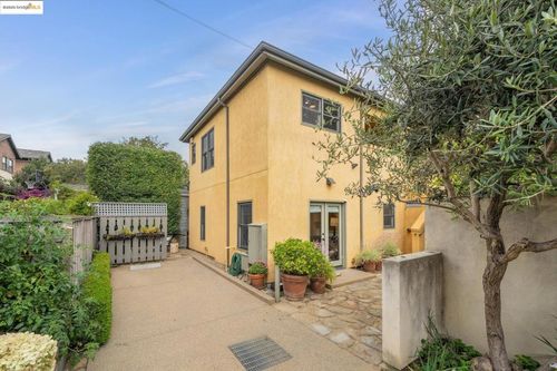 4926 Desmond St, Oakland, CA, 94618-1007 | Card Image