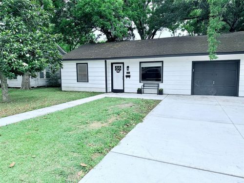 1301 Fairview Dr, Alvin, TX, 77511-2629 | Card Image