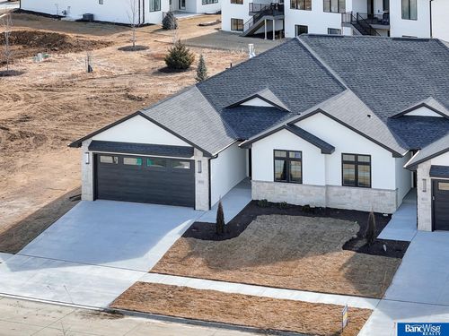 9233 Marbella Dr, Lincoln, NE, 68520-1523 | Card Image