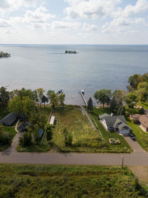 45641 Mille Lacs Pkwy, Isle, MN, 56342-9249 | Card Image