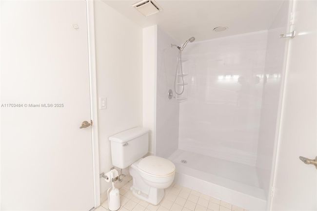 APT-402 - 20840 San Simeon Way, Condo with 2 bedrooms, 2 bathrooms and null parking in Miami FL | Image 5