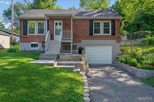 33 Marie Dr, Saint Charles, MO, 63301 | Card Image