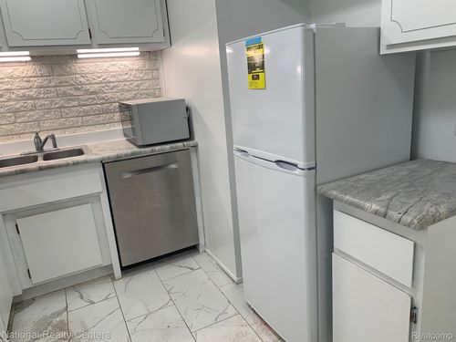 unit-58-2245 Walton Blvd, Rochester Hills, MI, 48309-1429 | Card Image