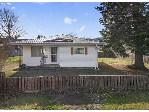 204 Lake Ave, LaGrande, OR, 97850 | Card Image