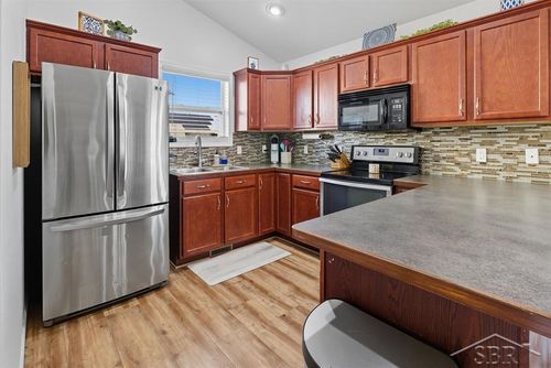 8326 Waxwing St, Freeland, MI, 48623-8684 | Card Image