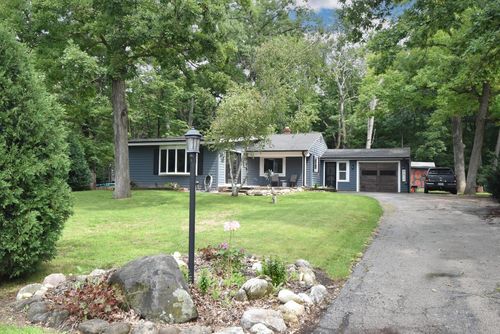 8611 Big Bend Road, Waterford, WI, 53185 | Card Image