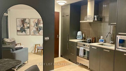 n204-120 Bayview Ave, Toronto, ON, M5A0G4 | Card Image