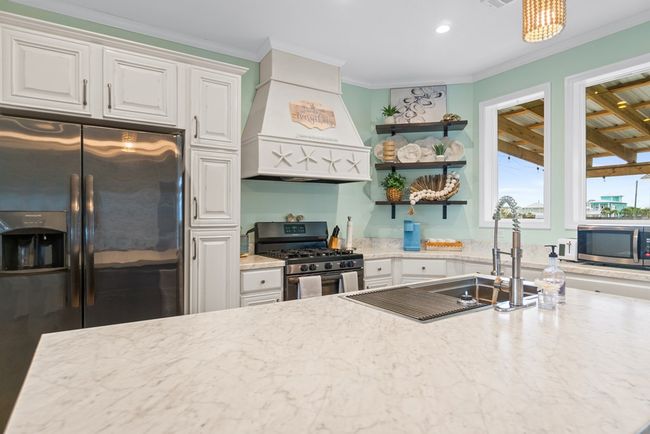 211 Cortez St, House other with 3 bedrooms, 2 bathrooms and 6 parking in Port St. Joe FL | Image 6