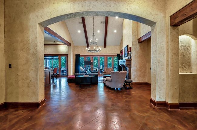 565 Lost Hunters Cyn, House other with 5 bedrooms, 5 bathrooms and 3 parking in China Spring TX | Image 10