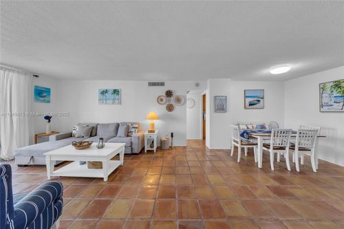 apt-8u-5555 Collins Ave, Miami Beach, FL, 33140-2542 | Card Image